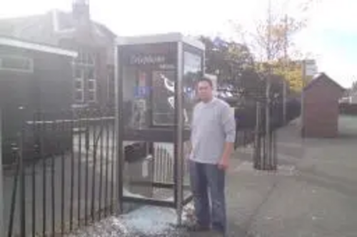 Smashed-up phone box in Stanton-under-Bardon