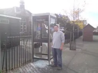 Smashed-up phone box in Stanton-under-Bardon